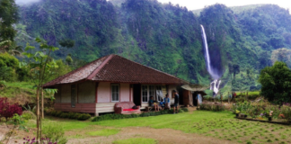 Pemilik Rumah di Depan Air Terjun DItawar 2,5 Miliar